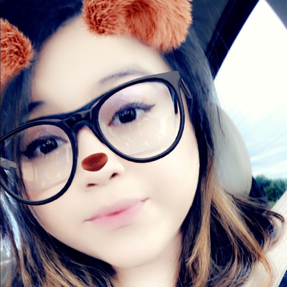 Meet your Posher, Estefani